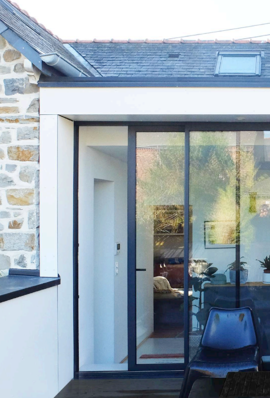 Extension reliant deux volumes d’habitation